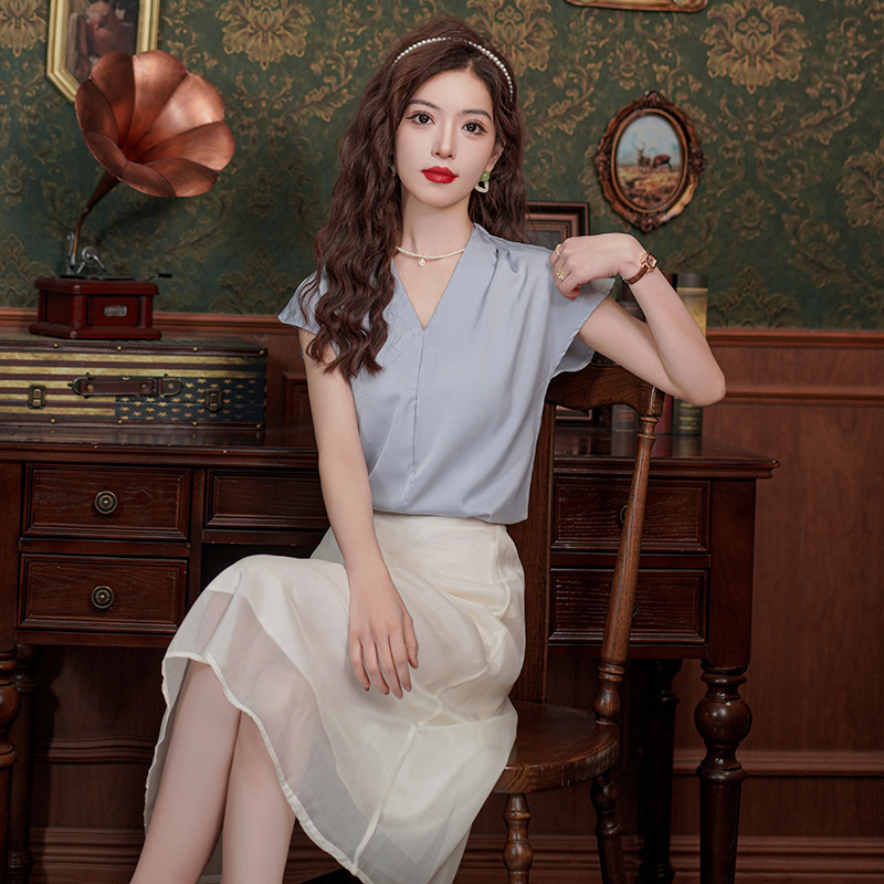 Summer Two-Piece Set with Top and Skirt - Light Mature Style - Image 2