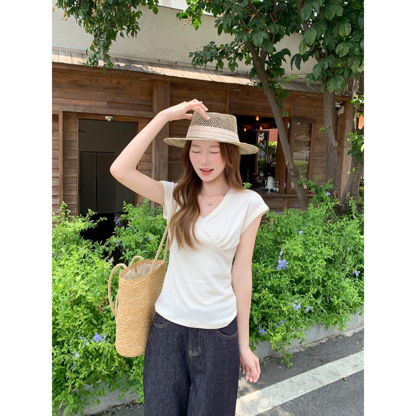 Women’s V-Neck Lace Patchwork Petal Sleeve T-Shirt Summer Slim Fit Korean Style Top